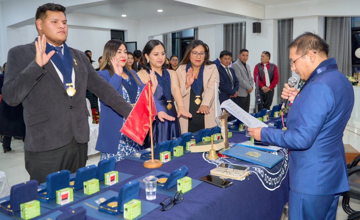 ¡HISTÓRICO! 30 PROFESIONALES SE COLEGIAN EN LA PRIMERA CEREMONIA DEL COLEGIO DE POLITÓLOGOS DEL PERÚ EN APURÍMAC